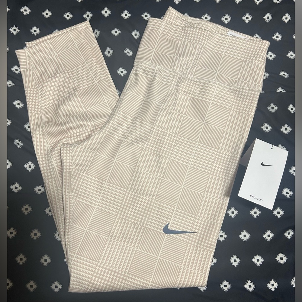 NWT- Nike DriFit training 7/8th tan&white plaid w/ navy swoosh leggings/ size xl